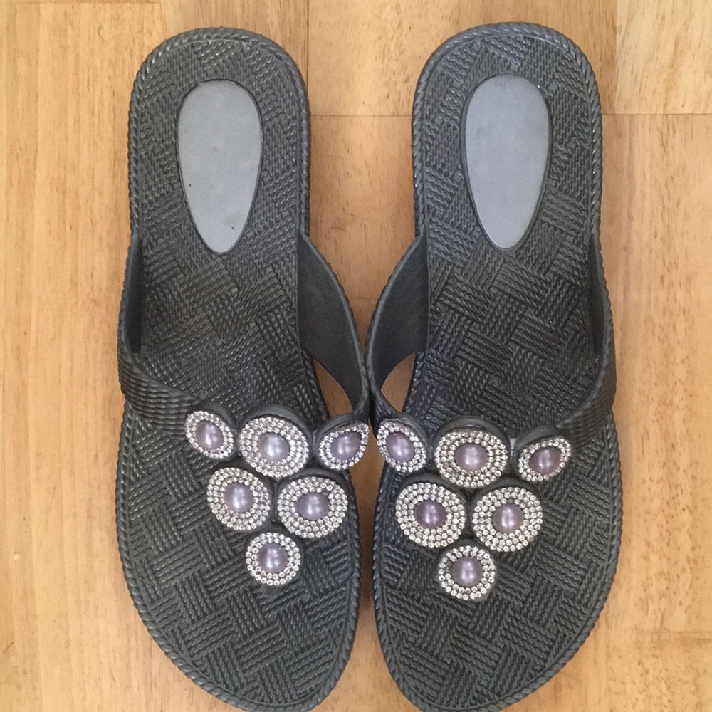 🐰#2 Thick plastic flip flops w/ memory foam.